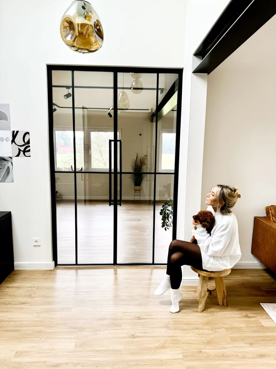 steel-interior-loft-drehtuer-143-frau