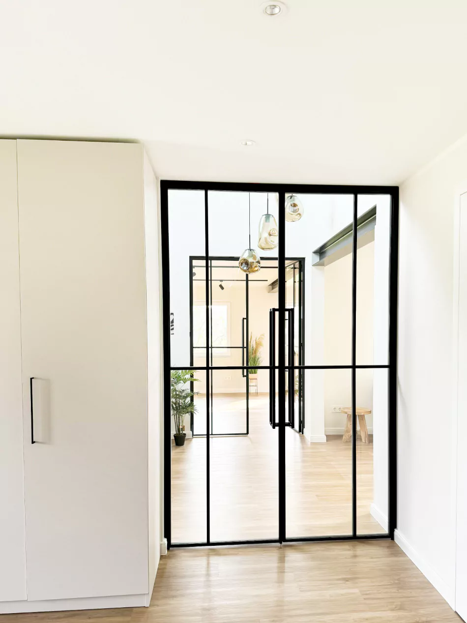steel-interior-projekt-garrel-flur-wohnzimmer-doppeltür-drehtür-3