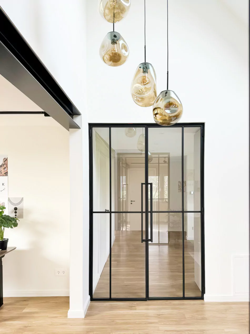 steel-interior-projekt-garrel-flur-wohnzimmer-doppeltür-drehtür-4